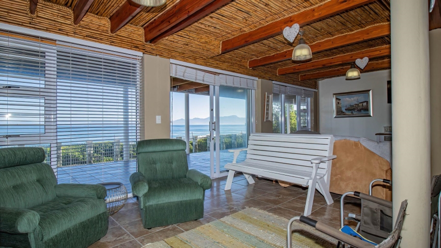 4 Bedroom Property for Sale in Perlemoenbaai Western Cape
